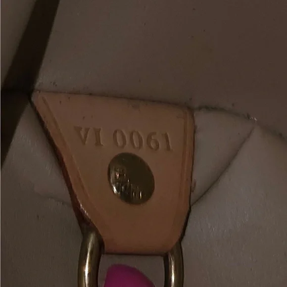 Louis Vuitton Monogram Vernis Papillon bag - Picture 5 of 17